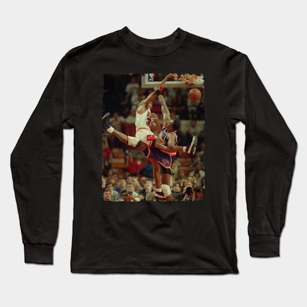 Scottie Pippen vs Patrick Ewing Long Sleeve T-Shirt by Wendyshopart